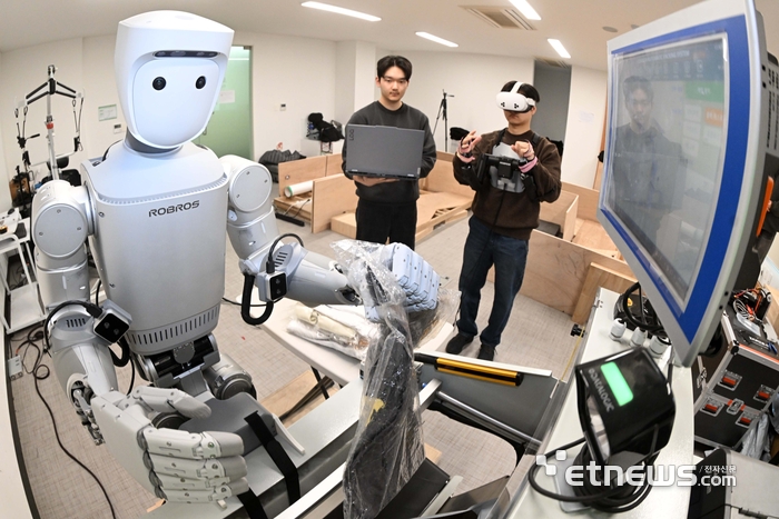 [포토] 휴머노이드 로봇이 직접 포장