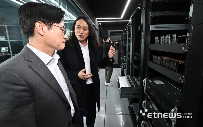 [포토] 퓨리오사AI 찾은 김정관 산업 장관