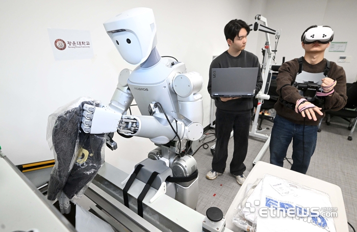 [포토] 물류 포장하는 휴머노이드 로봇