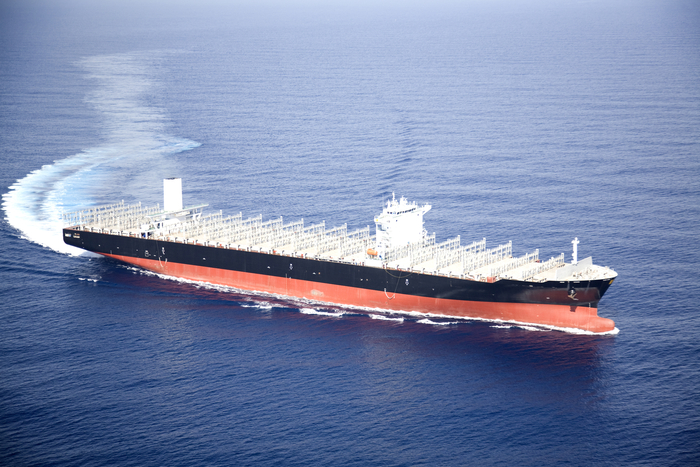 HJ중공업이 건조한 컨테이너선. HJ중공업