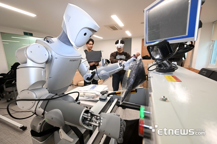 [포토] 물류 포장하는 휴머노이드 로봇