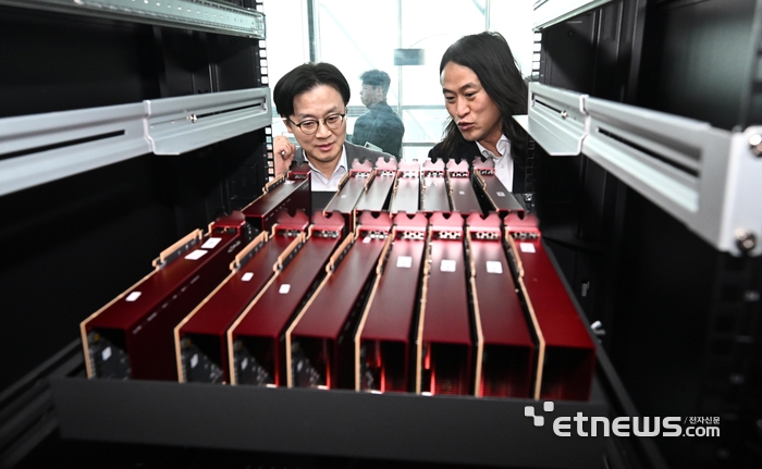 [포토] 퓨리오사AI 찾은 김정관 산업 장관