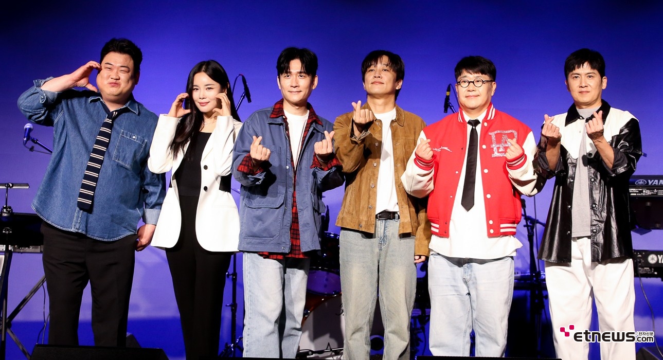 [ET포토] 아묻따 밴드, '리스너들에게 보내는 하트'