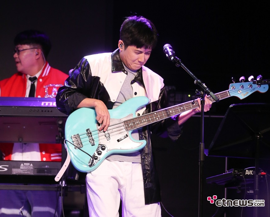 [ET포토] 홍경민, '베이시스트로 데뷔'