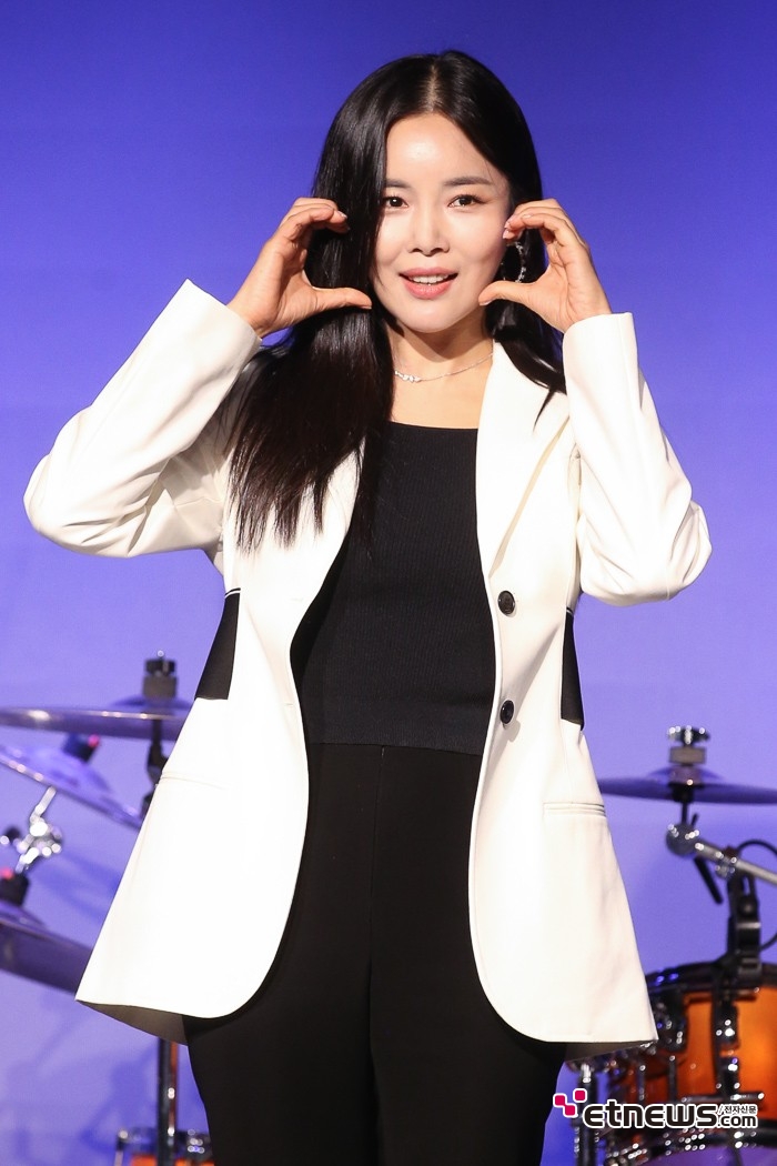 [ET포토] 조정민, '스윗한 하트'