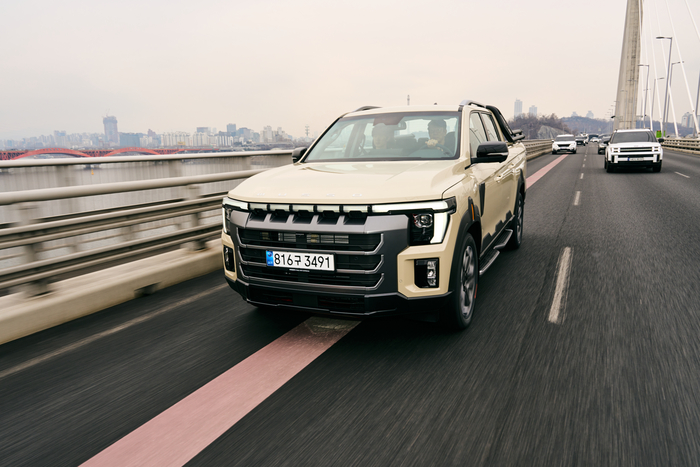 KGM 신형 무쏘 주행모습.