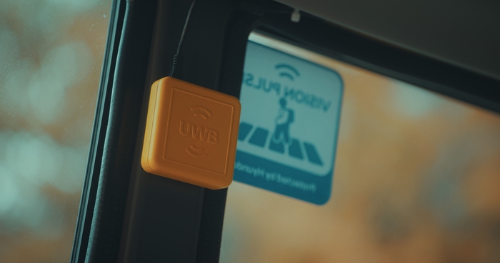 비전 펄스는 차량 내부에 설치된 UWB 모듈을 통해 신호를 송출하고, 주변의 UWB 태그 장치와 신호를 주고받는다 / 현대자동차그룹