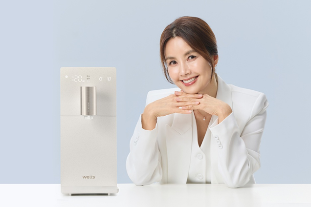 교원 웰스 브랜드 앰배서더로 발탁된 배우 신애라.