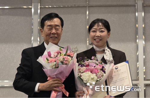 김인영 그로스타 대표(오른쪽)