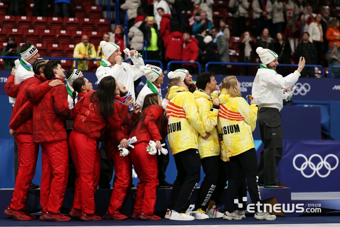 [포토] 갤럭시 Z 플립7 '빅토리 셀피',  동계올림픽  영광의 순간을 포착하다