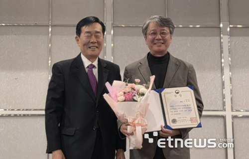 이병희 누리드림 대표(오른쪽)