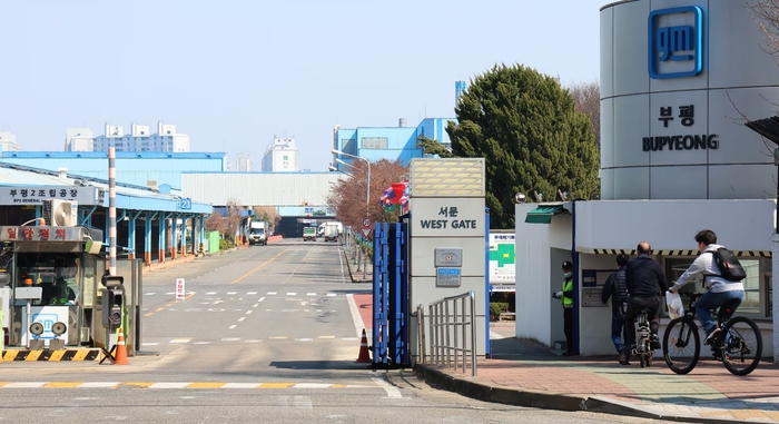 한국GM 인천시 부평 공장 모습.