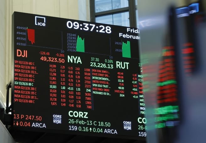 미국에서 집값 급등과 높은 금리 부담이 이어지면서 주택 구입이 쉽지 않아진 Z세대가 자산을 늘릴 대안으로 증권시장에 관심을 키우고 있다는 분석이 제기됐다. 사진=연합뉴스