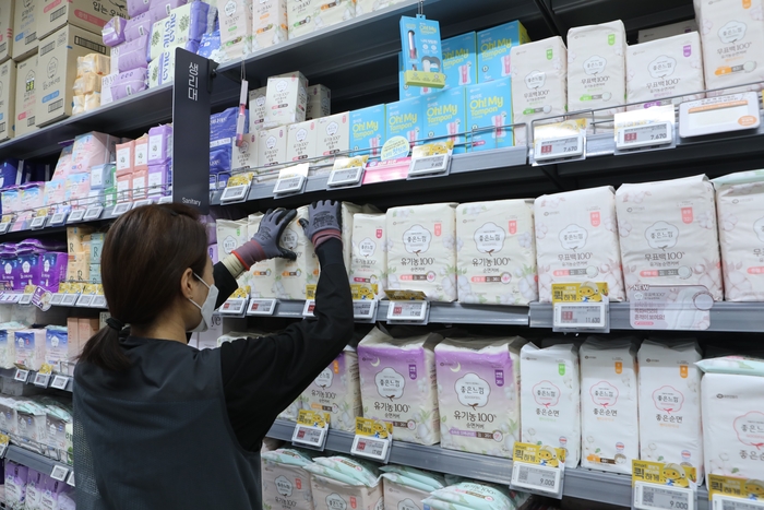 이마트, 생리대 5000원 균일가에 판다…대규모 할인행사
