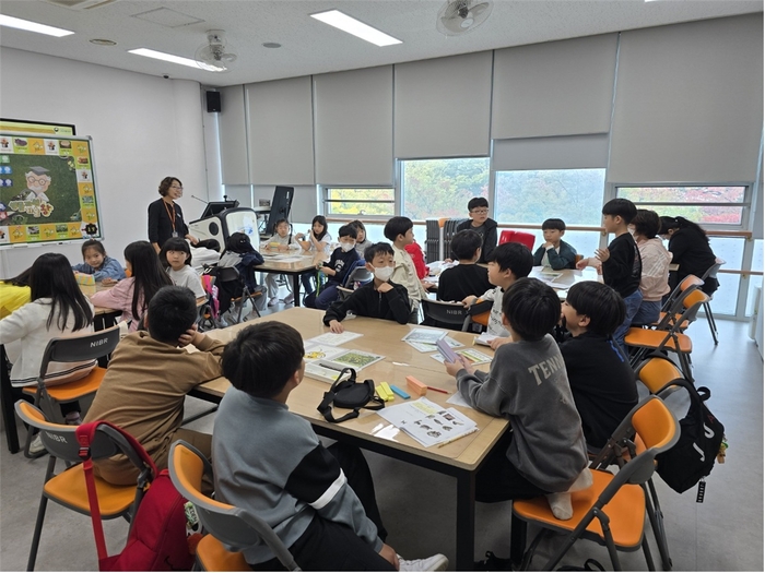 생물다양성교육 현장. 사진 출처 : 국립생물자원관.