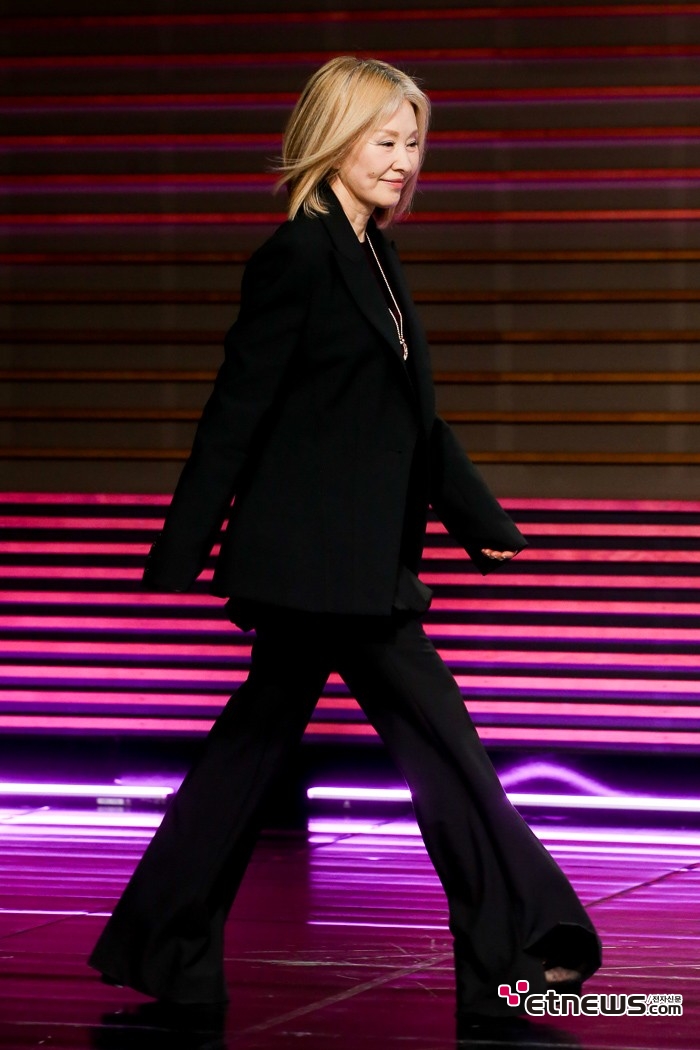 [ET포토] 이미숙, '플레어 핏도 소화하는 감각'