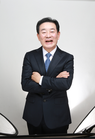 송기섭 전 진천군수, 40년 공직 기록 담은 '벽을 뚫어 길을 내다' 출간