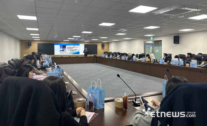 Sh수협은행은 지난 11일 해양수산부 부산 본사에서 전국 해양수산부 소속기관 청년인턴을 대상으로  '사회초년생을 위한 자산관리 교육'을 실시했다. [사진= Sh수협은행 제공]