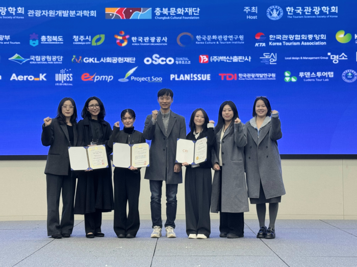 한양대 미래혁신관광연구실은 10일부터 11일까지 청주 오스코(OSCO)에서 열린 '제99차 한국관광학회 충북국제학술대회'에서 3개 부문 최우수논문상을 동시 수상했다.(사진=한양대)