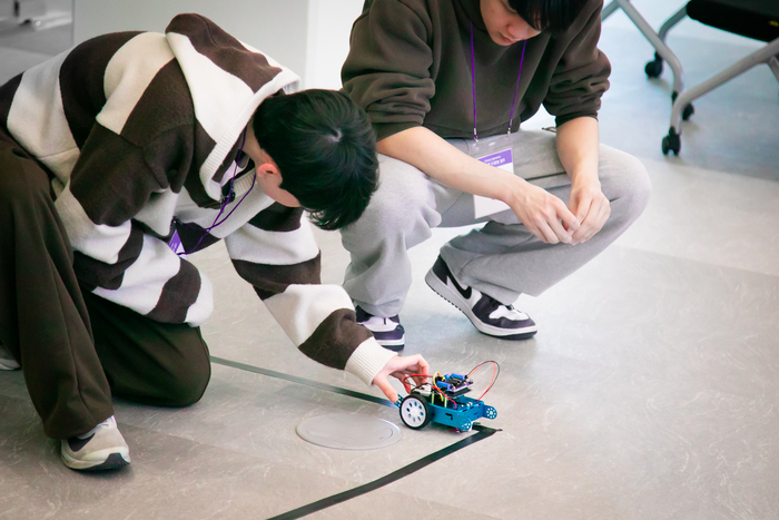 AI·로봇 드림업 캠프에 참여한 학생들이 실습 수업을 받고 있다. (사진=권미현 기자)