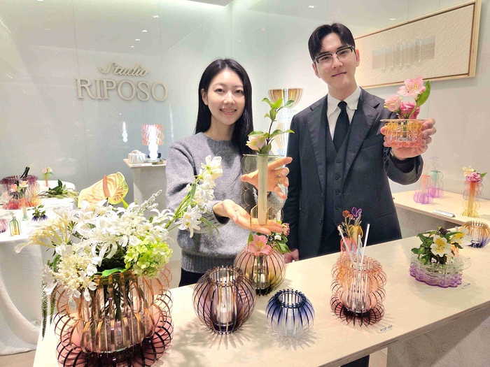 갤러리아百, 명품관서 '스튜디오 리포소' 아크릴 소품 팝업