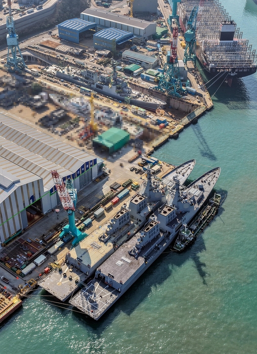 HD현대중공업 울산 조선소에 집결한 최신예 이지스 구축함 1~3번함 '정조대왕함·다산정약용함·대호김종서함'의 모습. HD현대