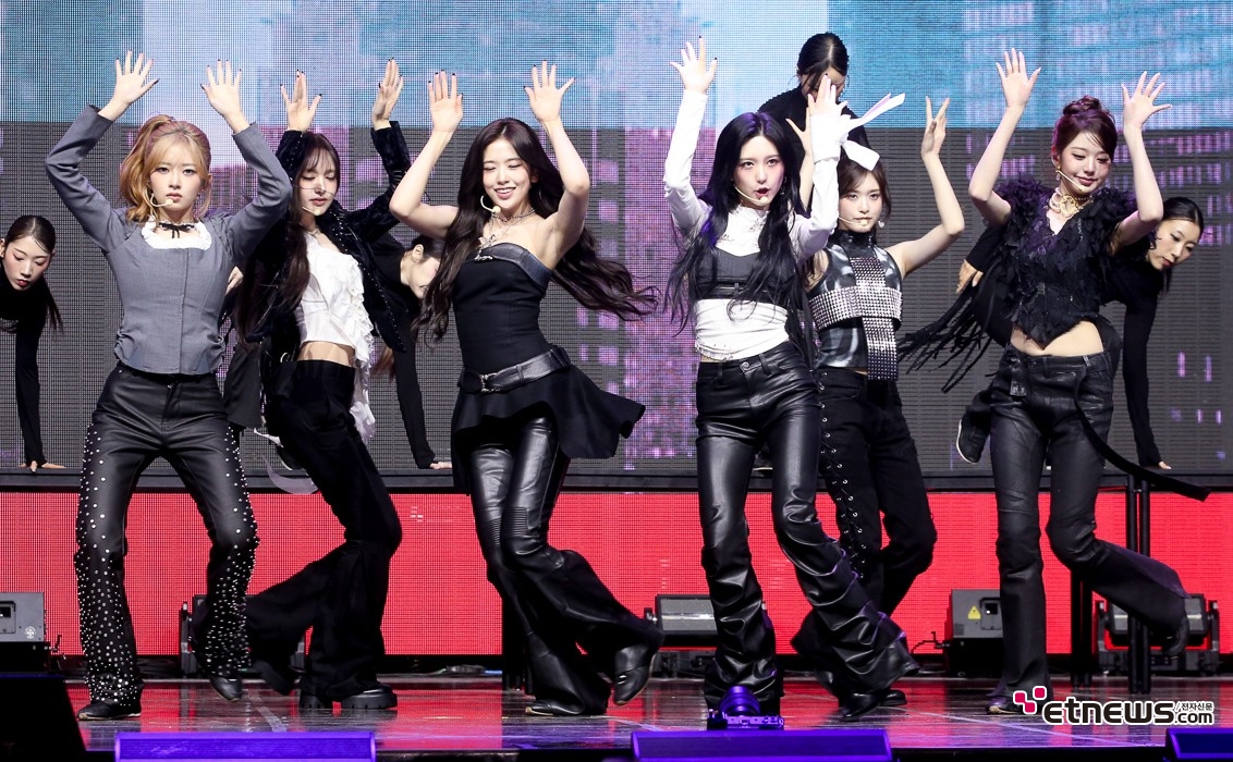 [ET포토] 아이브, '신나는 신곡 첫무대'