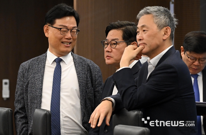 [포토] 대화하는 박태성-박재영-김정회