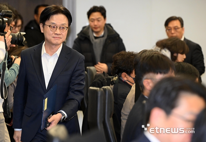[포토] 美 IEEPA판결 민관 합동 대책회의 참석하는 김정관 산업 장관