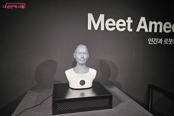 사람과 가장 비슷한 표정과 움직임을 구현한 휴머노이드 로봇 '아메카'. 의사소통에 특화된 로봇으로, 인공지능(AI)과 연결해 대화를 나눌 수 있다. / 시민기자 김민지