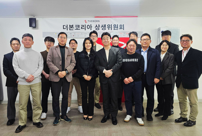 더본코리아는 지난 23일 제5차 '더본코리아 상생위원회' 정례회의를 열고 외식 경기 침체 극복을 위한 '2026년 점포별 마케팅 지원 방안'을 결의했다고 24일 밝혔다.