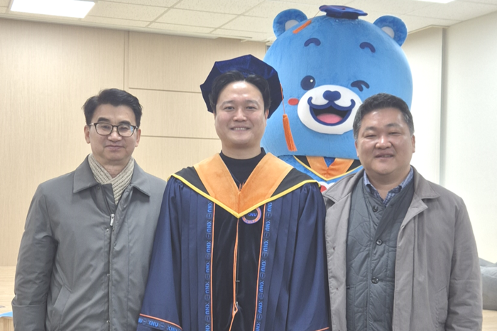 왼쪽부터 문양세 IT대학장, 허명구 아이들 대표, 손경호 강원지능화혁신센터장