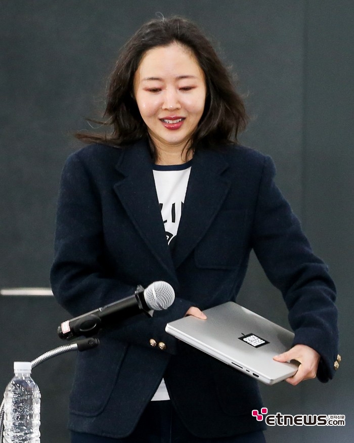 [ET포토] 민희진, '10분 지각한 기자회견'