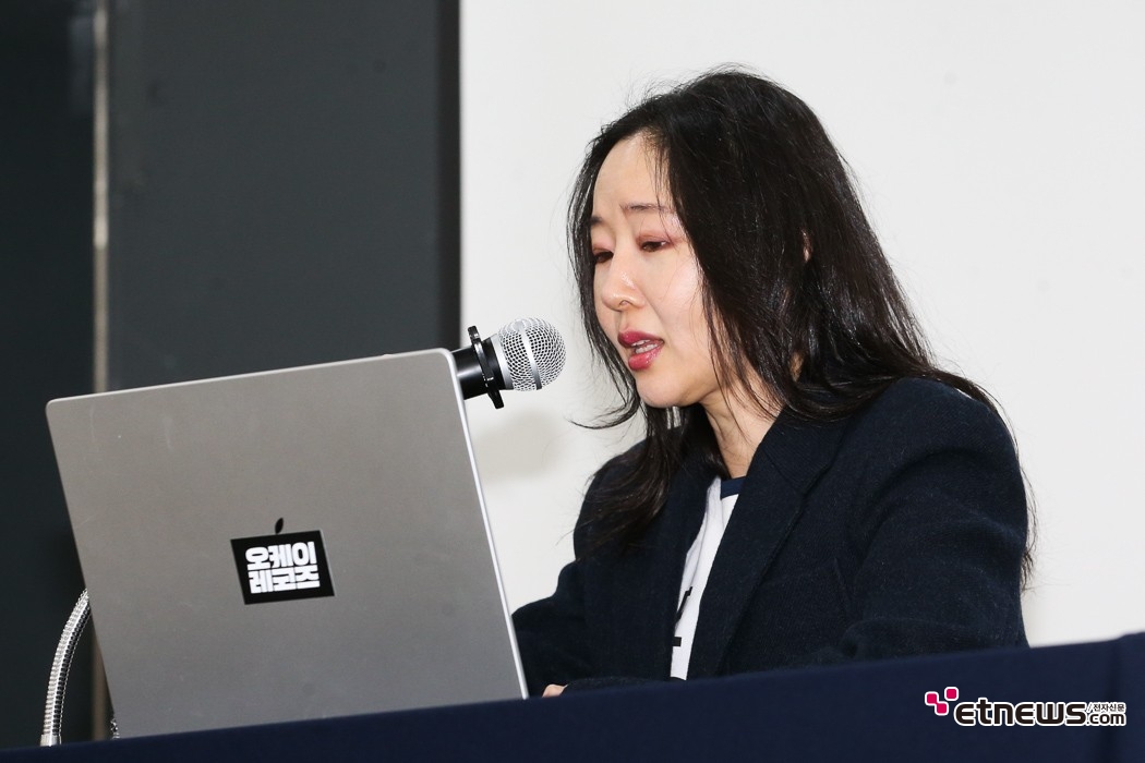 [ET포토] 민희진, '5분동안 입장문 낭독으로 끝난 기자회견'