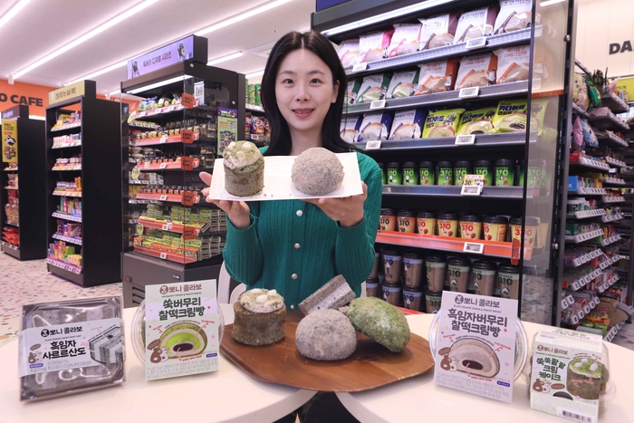 이마트24는 오는 27일부터 베이커리 전문 인플루언서 '뽀니'와 손잡고 빵·디저트 차별화 상품을 순차 출시한다고 25일 밝혔다.