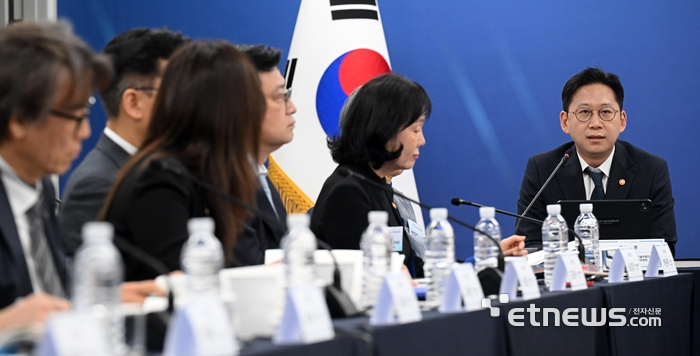 [포토] 배경훈 부총리 “AI 경쟁력 올릴 골든타임…전부처 총력 대응”