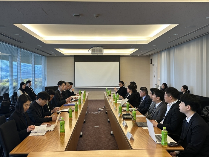 노용석 중소벤처기업부 제1차관이 25일 일본 쇼난 I-Park를 방문해 입주기업 관계자들과 간담회를 진행하고 있다.