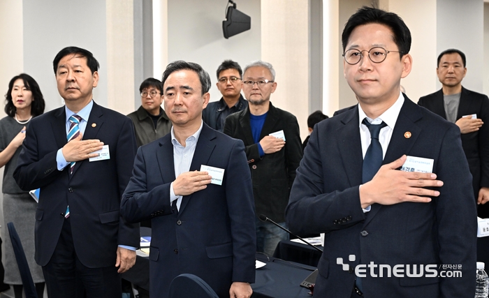 [포토] 국민의례하는 구윤철-임문영-배경훈