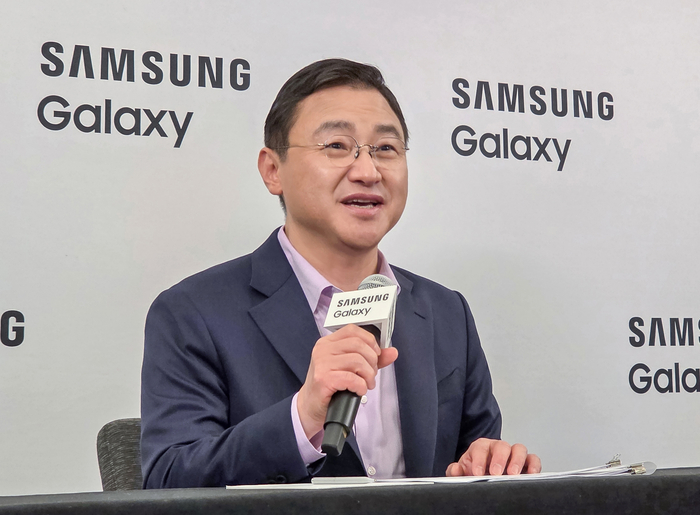 2월 25일(현지시간) 미국 샌프란시스코에서  삼성전자 대표이사 노태문 사장이 '삼성 갤럭시 언팩 2026' 행사 직후 국내 기자간담회를 진행하고 있는 모습