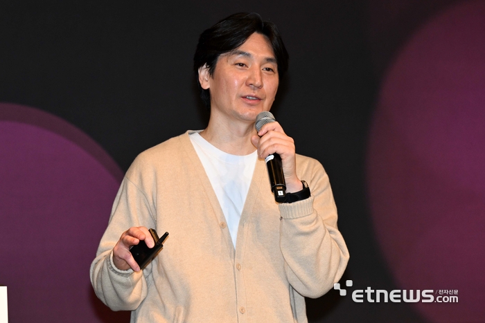 전자신문 '주최 CIO 서밋 2026'이 '인간과 AI의 조화, 멀티 에이전트 성공의 열쇠'를 주제로 26일 서울 강남구 그랜드 인터컨티넨탈 서울 파르나스 호텔에서 열렸다. 권동수 HS효성인포메이션시스템 전문위원이 ' AI 가속의 시대: 멀티 에이전트 성공을 위한 엔터프라이즈 AI 인프라 전략'을 주제로 발표하고 있다. 김민수기자 mskim@etnews.com