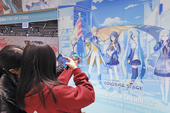 신세계百, '프로젝트 세카이' 국내 첫 단독 팝업