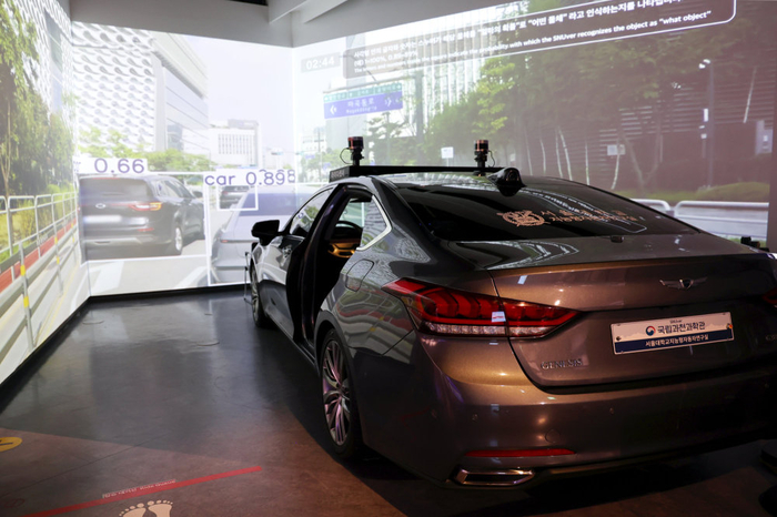 미래과학문명에 전시된 자율주행자동차 스누버(SNUver) / 국립과천과학관