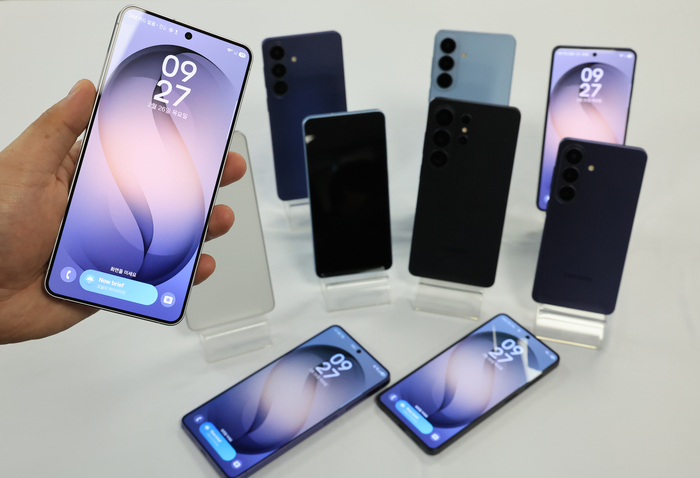 삼성전자, 갤럭시 언팩 2026     (서울=연합뉴스) 최재구 = 26일 서울 중구 태평로빌딩에서 열린 '삼성 갤럭시 언팩 2026' 행사에 갤럭시 S26, S26플러스, S26울트라 모델이 전시되어 있다. 2026.2.26     jjaeck9@yna.co.kr (끝)