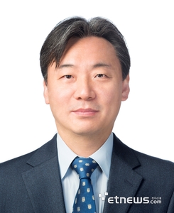 강준하 홍익대 법대 교수(전 무역위원회 위원)