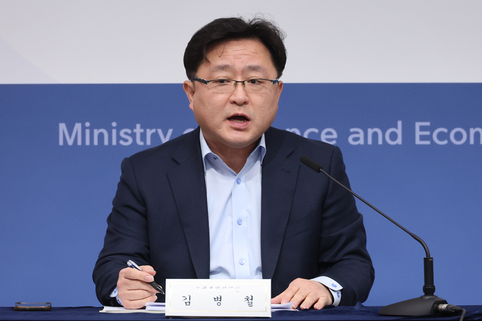 김병철 재정경제부 조세총괄정책관이 27일 정부세종청사에서 2025년 세재개편 후속 시행규책 개정안에 대해 설명하고 있다. (사진=연합뉴스)