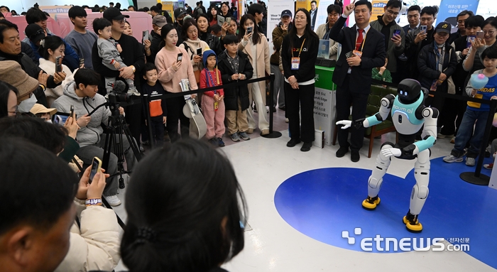 [포토] 춤추는 우치봇