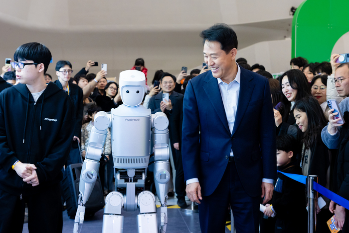 [포토] '서울 AI 페스티벌 2026' 찾은 오세훈 서울시장