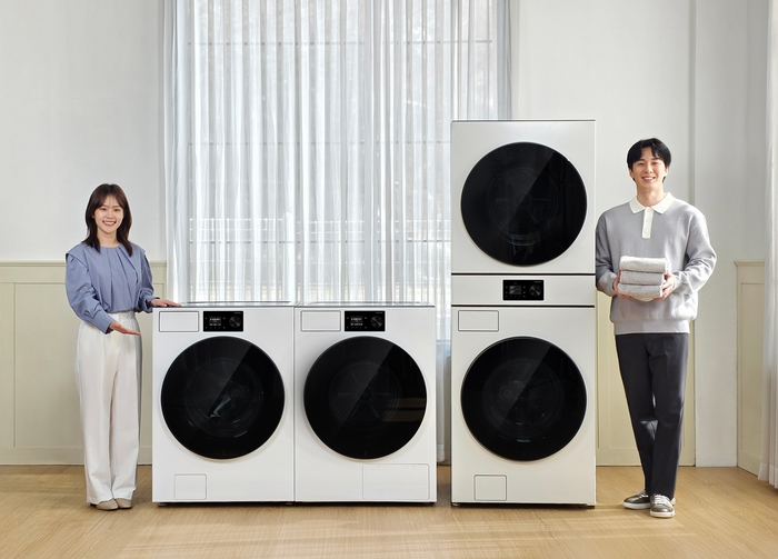 삼성전자가 2026년형 '비스포크 AI 세탁기',    '비스포크 AI 건조기', 상단 건조기와 하단 세탁기가  결합된 '비스포크 AI 원바디'를 3일 출시한다.