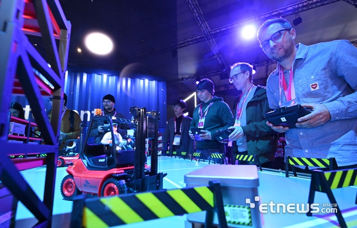 [포토] 풀스택 챌린지하는 관람객