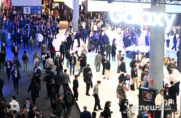 [포토] 관람객으로 붐비는 MWC 2026